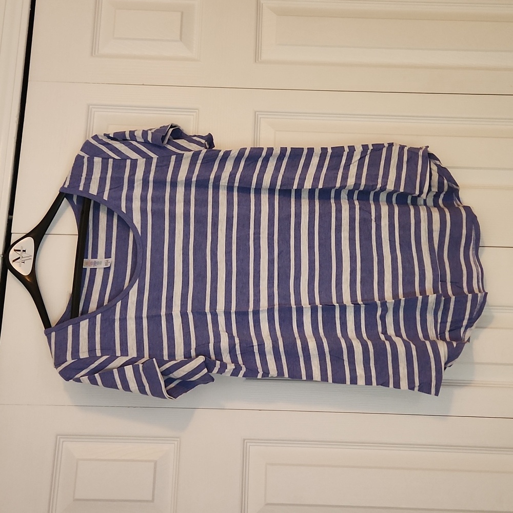 LulaRoe Classic Tee Size M